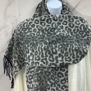 NWT Steve Madden Scarf
